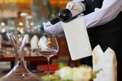 餐飲企業(yè)服務(wù)理念和原則 - 貴陽(yáng)新東方烹飪學(xué)院-廚師培訓(xùn)學(xué)校-餐飲西點(diǎn)師培訓(xùn)