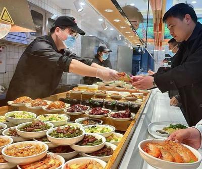 民營餐廳加入社區食堂:百種菜品、低脂低油專區…